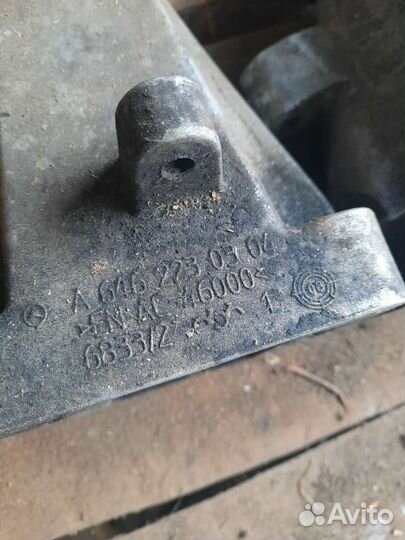 Кронштейн двигателя правый Mercedes Sprinter