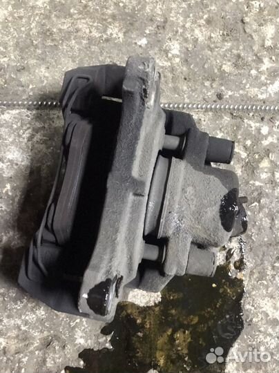 Передний суппорт Volkswagen Passat B6