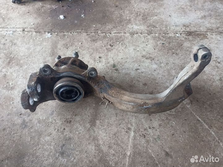 Кулак поворотный передний левый Audi A8 D3 4.2