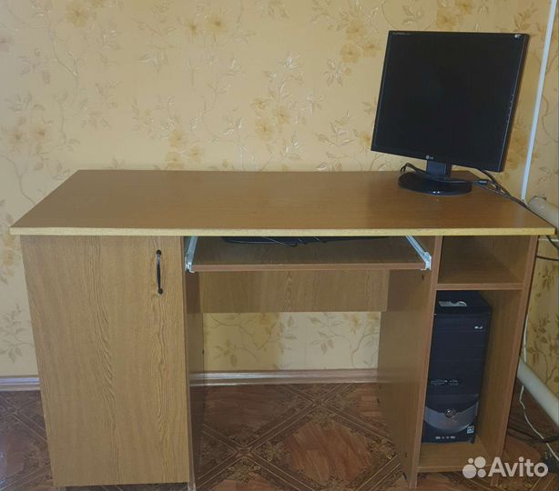 Компьютерный стол