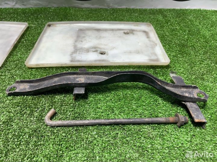 Крепление аккумулятора Toyota Hilux Surf KZN185