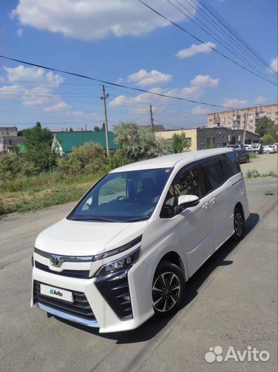 Toyota Voxy 2.0 CVT, 2017, 138 000 км