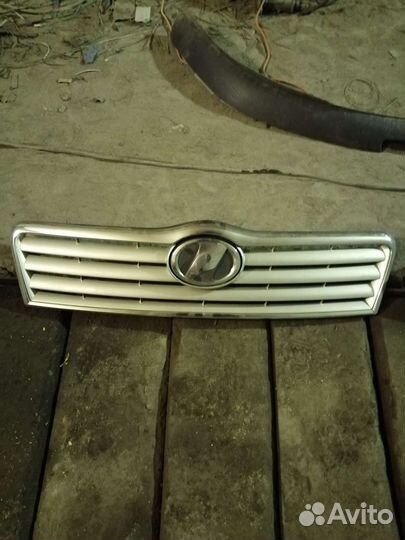 Решетка радиатора тайота авенсис 250