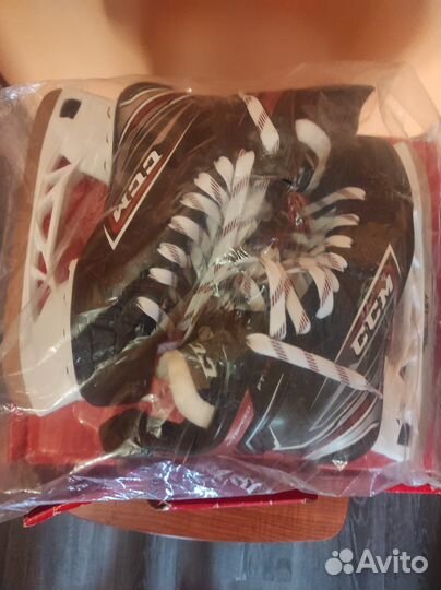 Коньки новые CCM FT470 38,5р