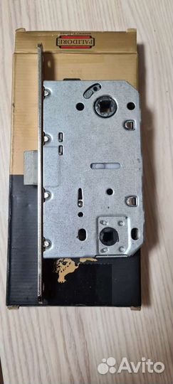 Замок дверной для межкомнатных дверей