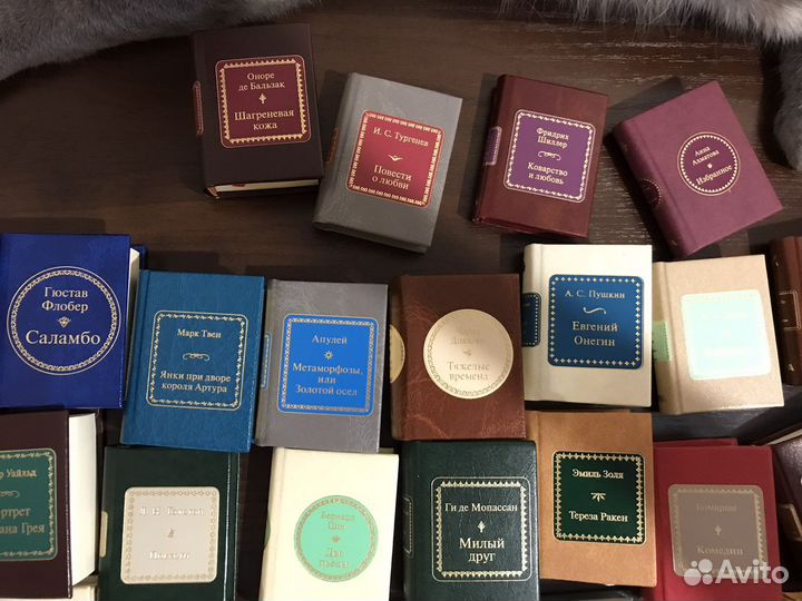 Шкаф с книгами