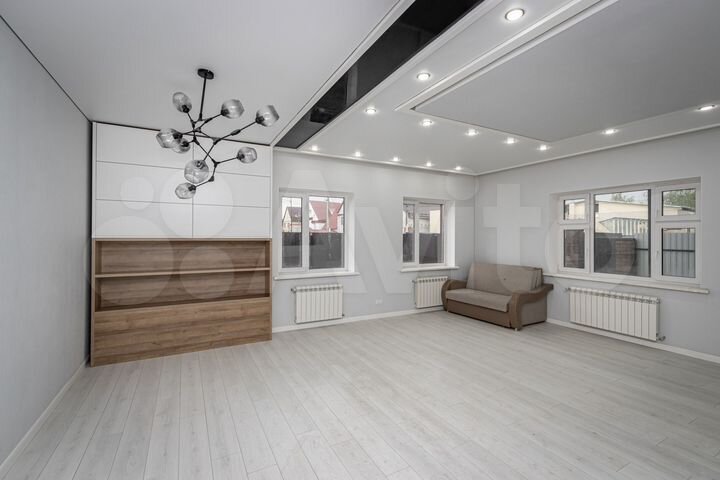 Дом 263,3 м² на участке 7,4 сот.