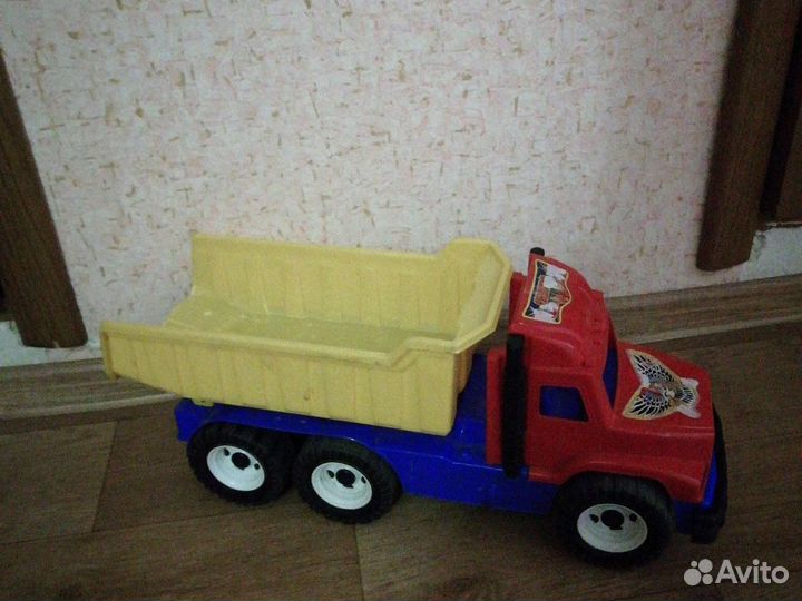 Игрушка грузовик