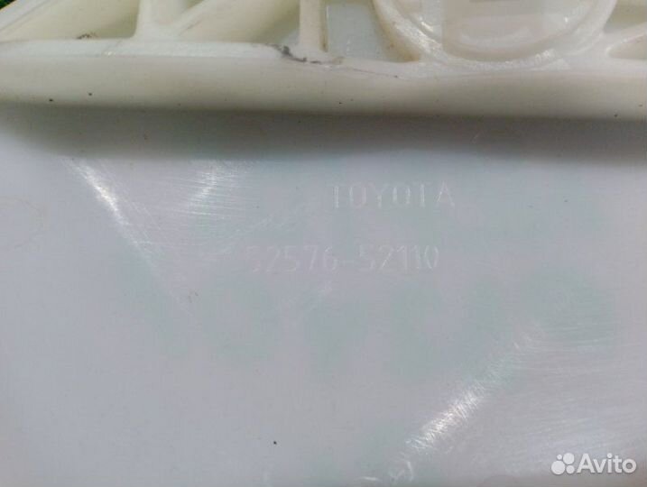 Крепление бампера заднее левое Toyota Ractis