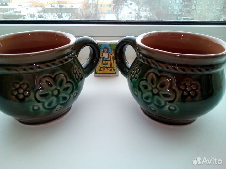Две кружки из обливной керамики