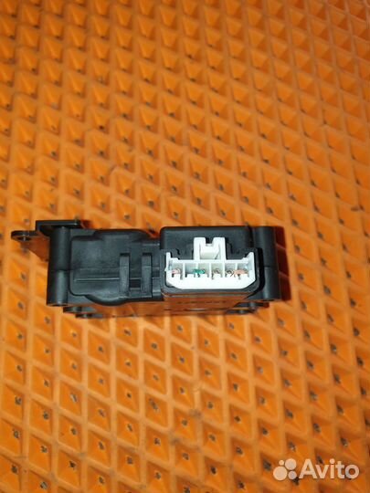 Моторчик заслонки отопителя Mazda 3 BM 6GJ