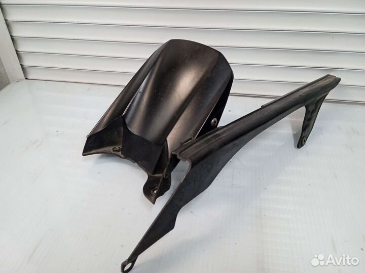 Yamaha R1 2004-2006. Хаггер. Защита цепи