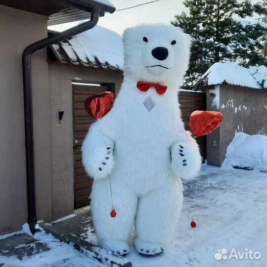 Плюшевый белый медведь