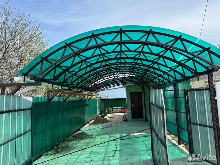 Навес для машины из поликарбоната