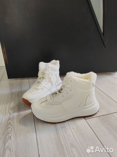 Кроссовки женские 40 размер