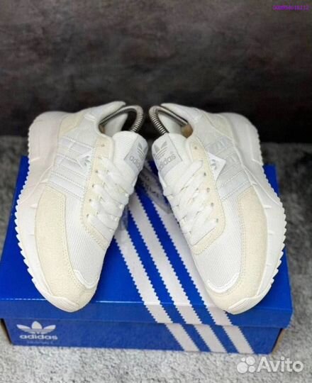 Женские кроссовки Adidas белые