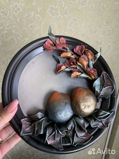 Картины из кожи