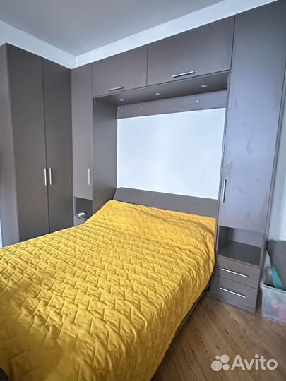 Стенка с кроватью