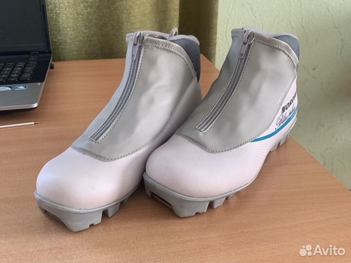 Лыжные ботинки