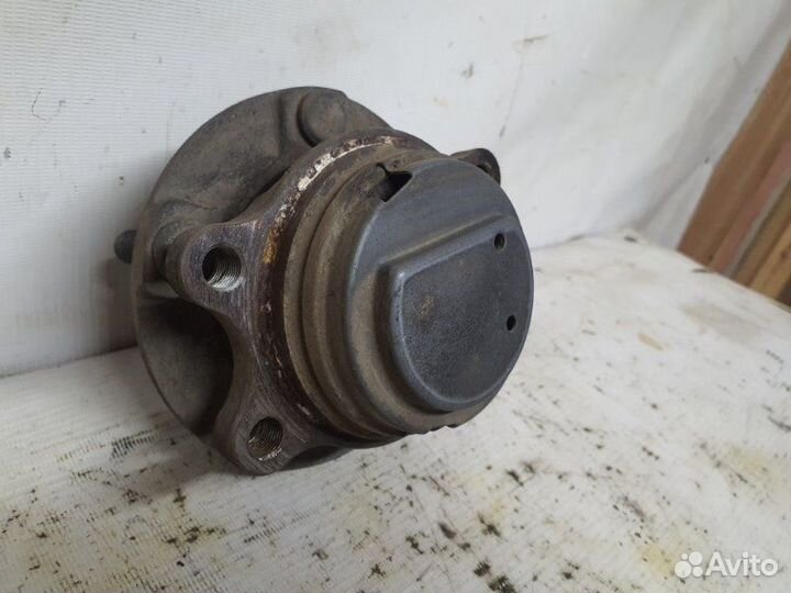 Ступица передняя левая Nissan Skyline седан 2012