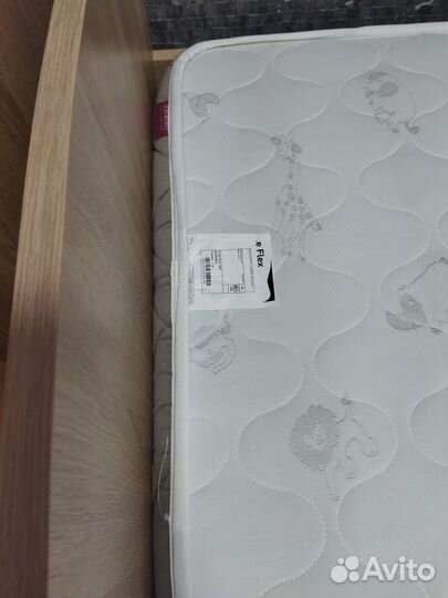 Кровать односпальная с матрасом