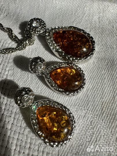 Комплект с янтарем