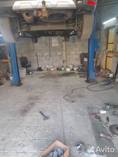 Подъемник автомобильный винтовой