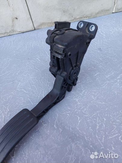 Электронная педаль газа. Рено сандеро 1