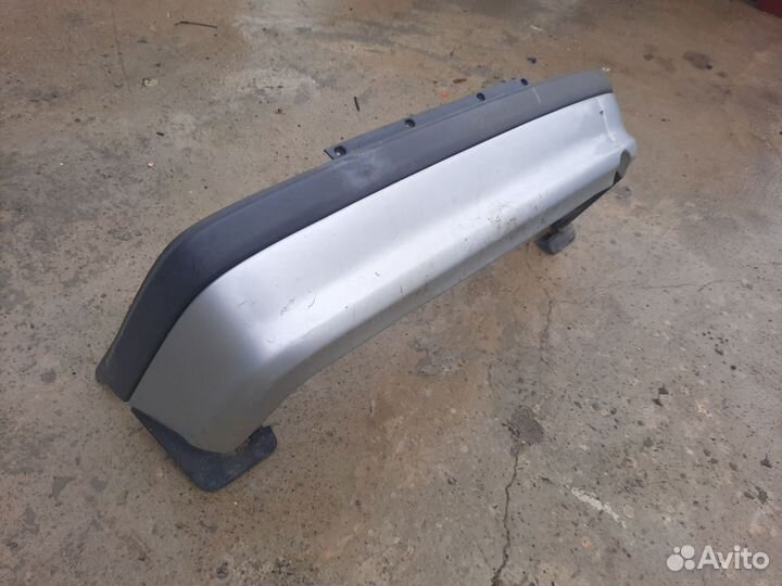 Toyota avensis задний бампер