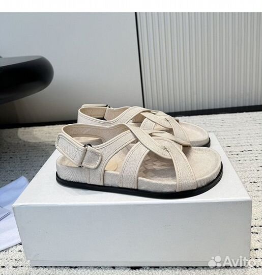 Сандали toteme