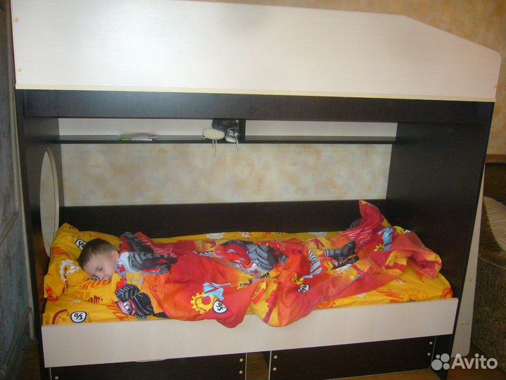Двухъярусная кровать