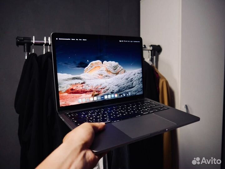 Macbook Pro 13 2020г (intel core i5, 512ssd, 8gb)