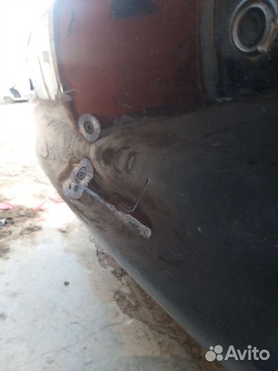 Бампер задний тойота аурис черный под парктроники