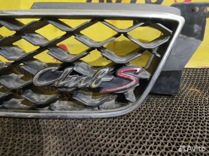 Решетка радиатора Nissan Laurel GC35