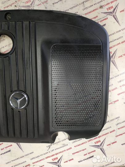 Крышка двигателя om651 Mercedes