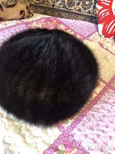 Женская шапка из норки и каракуля