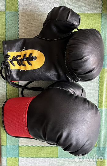 Боксерские перчатки