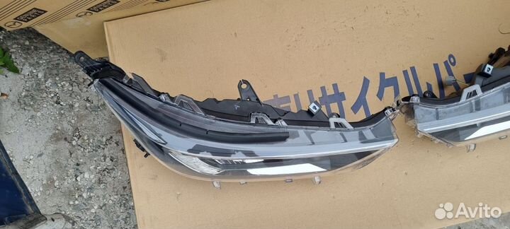 Фара передняя левая Toyota Rav-4 XA50