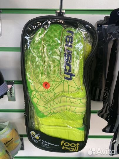 Вратарские перчатки reusch