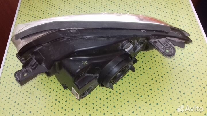 Правая передняя фара на Hyundai Accent 2 (+тагаз)
