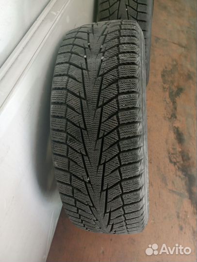 Hankook Winter I'Cept IZ2 215/60 R16