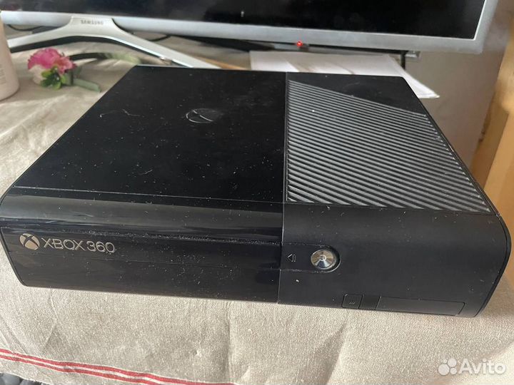 Игровая приставка Xbox 360