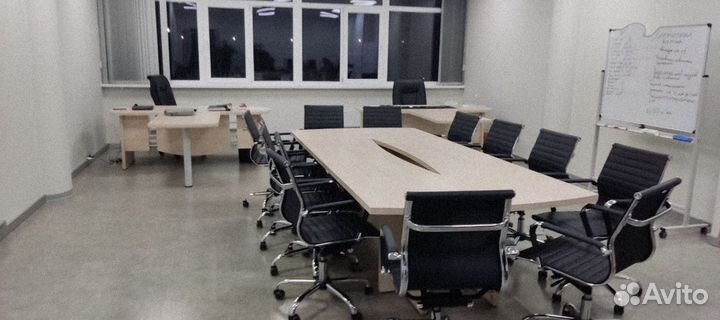 Стол перегововрный. В наличии