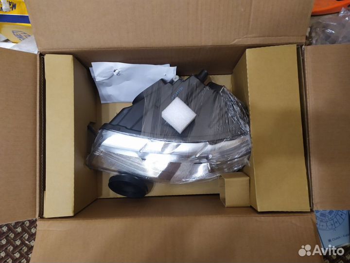 Фара левая Superb II