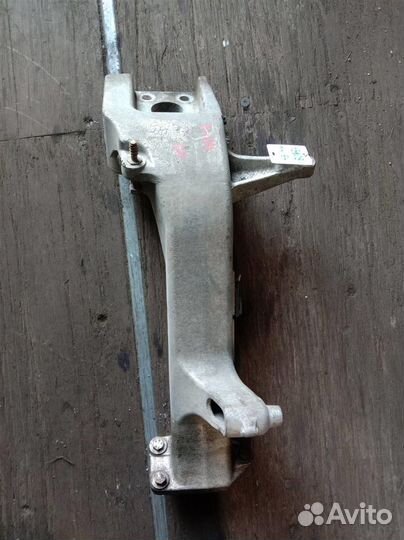 Кронштейн переднего бампера Renault LH 7420819616