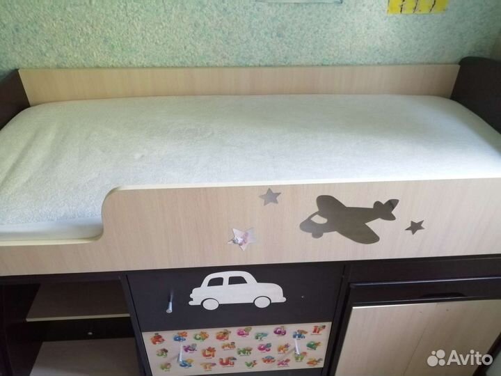 Детская кровать со столом