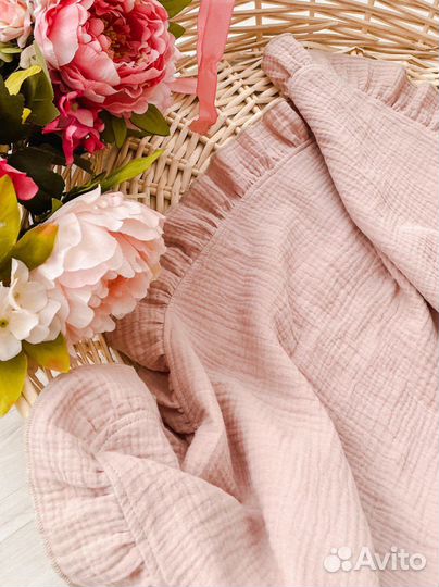 Двусторонний плед из муслина с рюшей