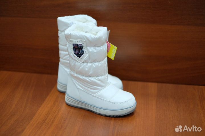 Новые белые дутики