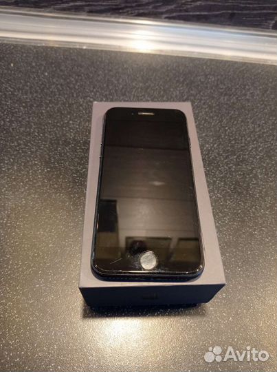 Телефон iPhone 8 64 gb
