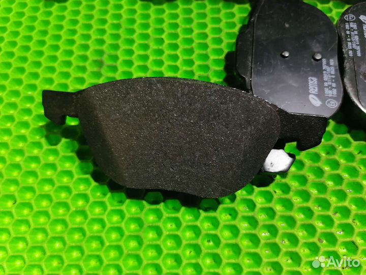 Тормозные колодки передние Ford Mondeo